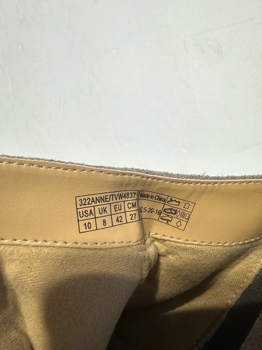 Vionic Anne suede upper tan snake print booties w block heel side zipper sz 10 - Picture 9 of 9